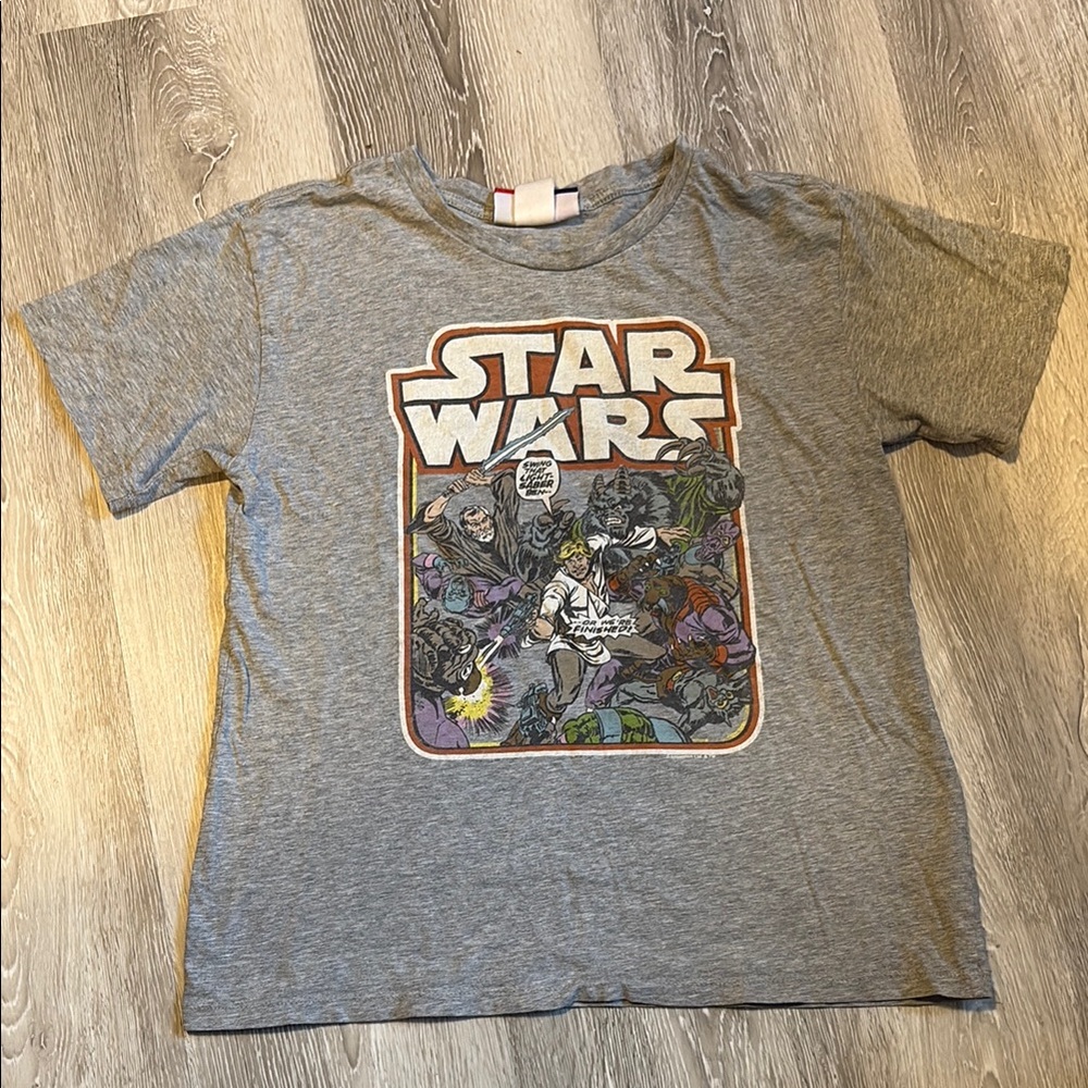 GAP Gray Short Sleeve Tee with Star Wars Graphic